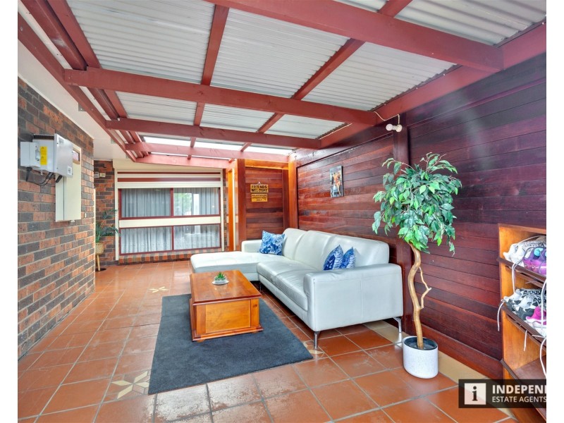 26 Acacia Cres, Melton South VIC 3338