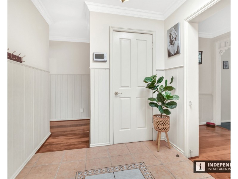 26 Acacia Cres, Melton South VIC 3338