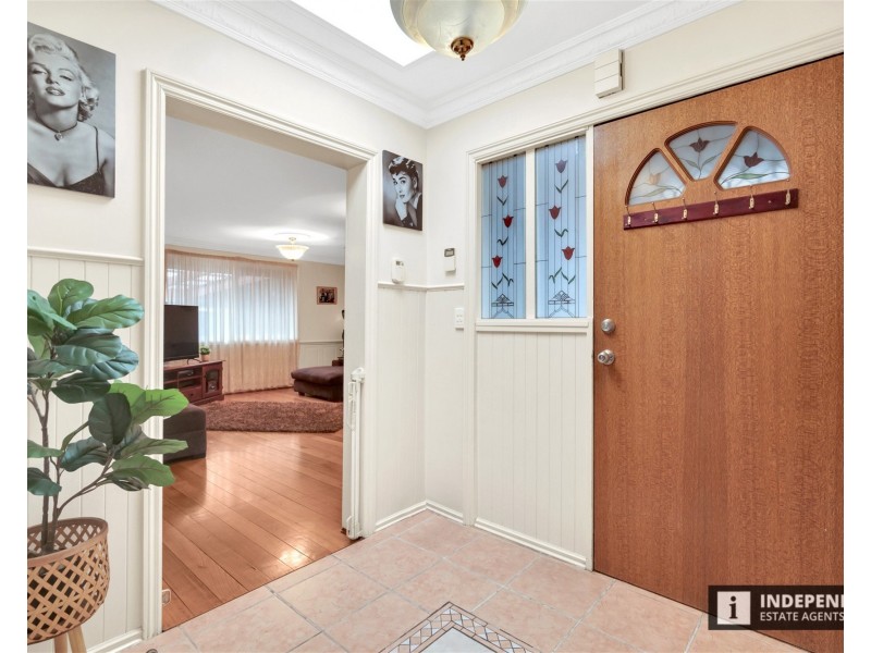 26 Acacia Cres, Melton South VIC 3338