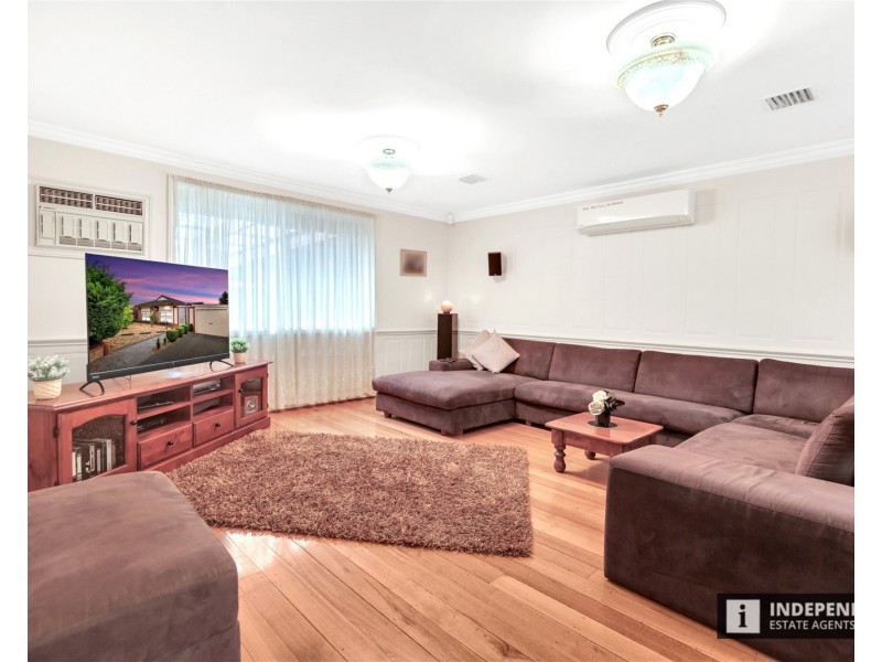 26 Acacia Cres, Melton South VIC 3338