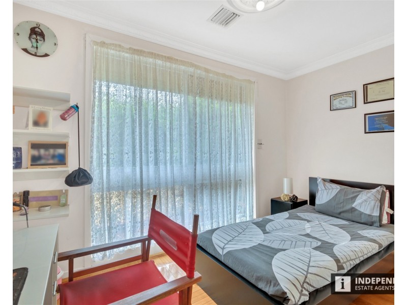 26 Acacia Cres, Melton South VIC 3338