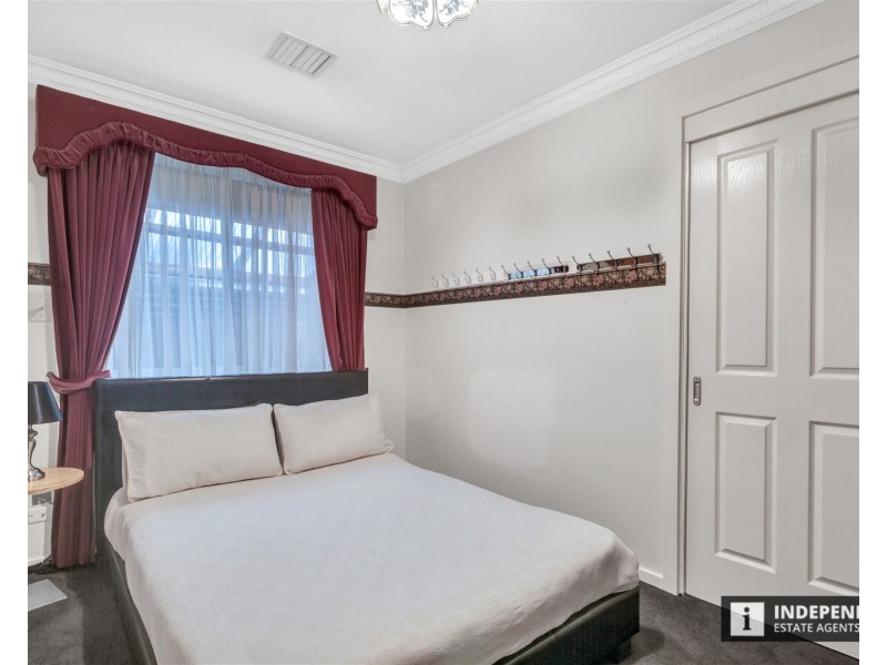 26 Acacia Cres, Melton South VIC 3338