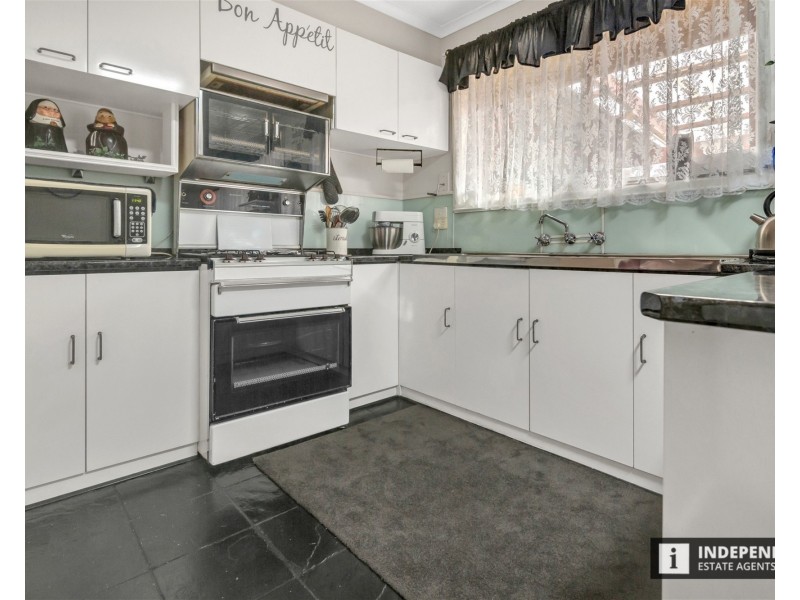 26 Acacia Cres, Melton South VIC 3338