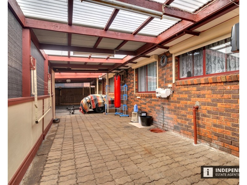 26 Acacia Cres, Melton South VIC 3338