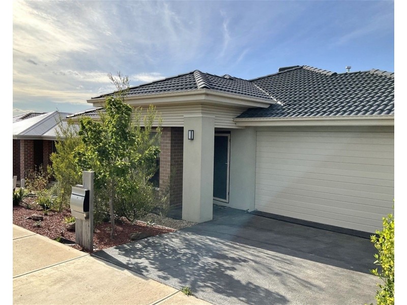 35 Babylon Crescent, Clyde North VIC 3978