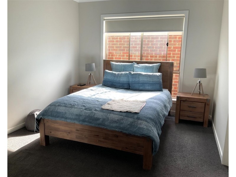 35 Babylon Crescent, Clyde North VIC 3978