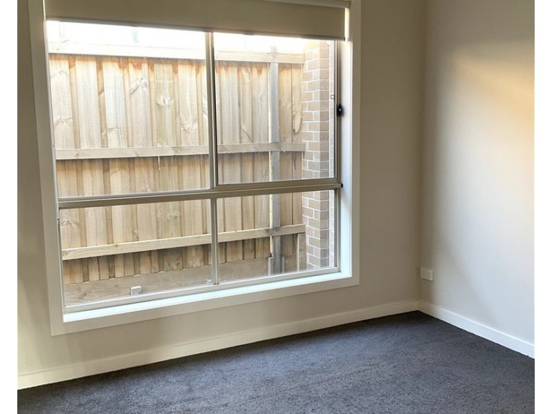 35 Babylon Crescent, Clyde North VIC 3978