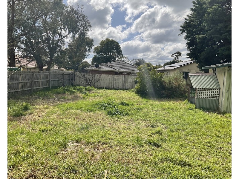 11 Forest Drive, Frankston North VIC 3200