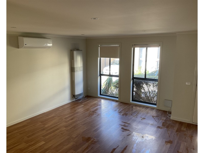 11 Forest Drive, Frankston North VIC 3200