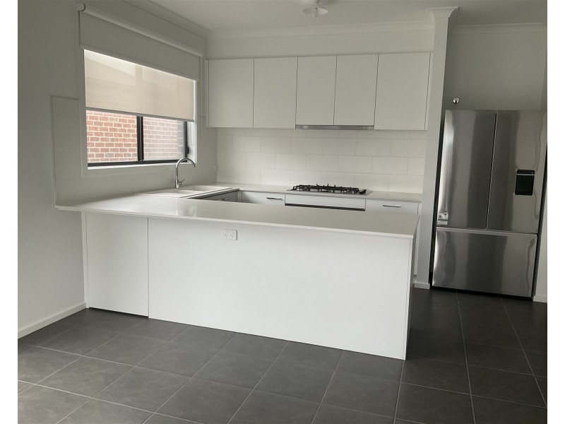 104 Athenaeum Avenue, Clyde North VIC 3978