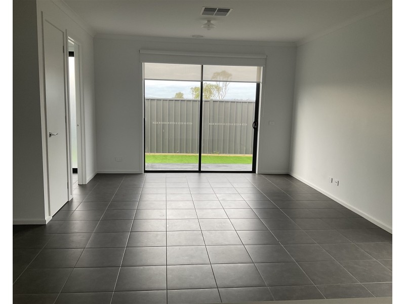 104 Athenaeum Avenue, Clyde North VIC 3978