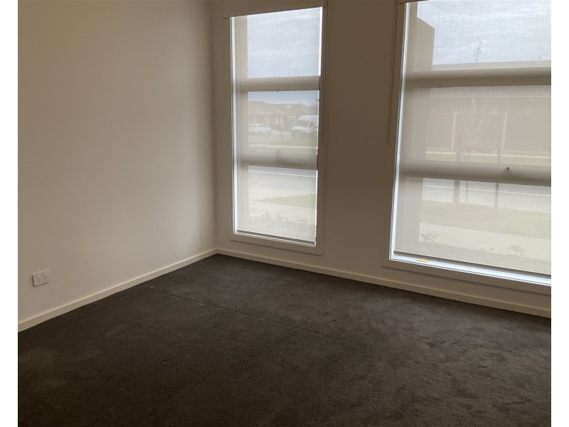 104 Athenaeum Avenue, Clyde North VIC 3978