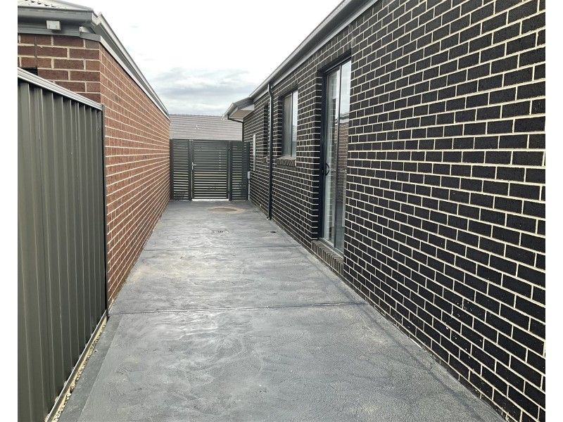 104 Athenaeum Avenue, Clyde North VIC 3978