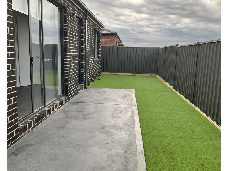 104 Athenaeum Avenue, Clyde North VIC 3978