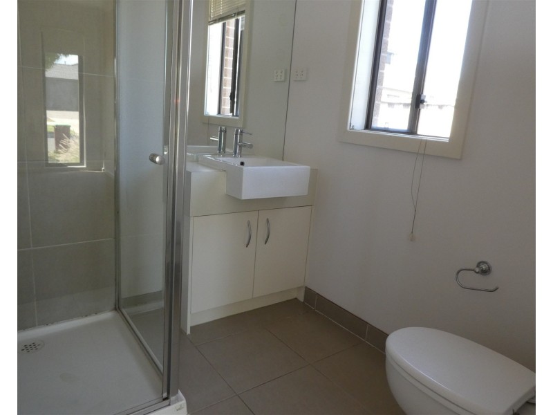 4 Glenelg Street, Clyde North VIC 3978