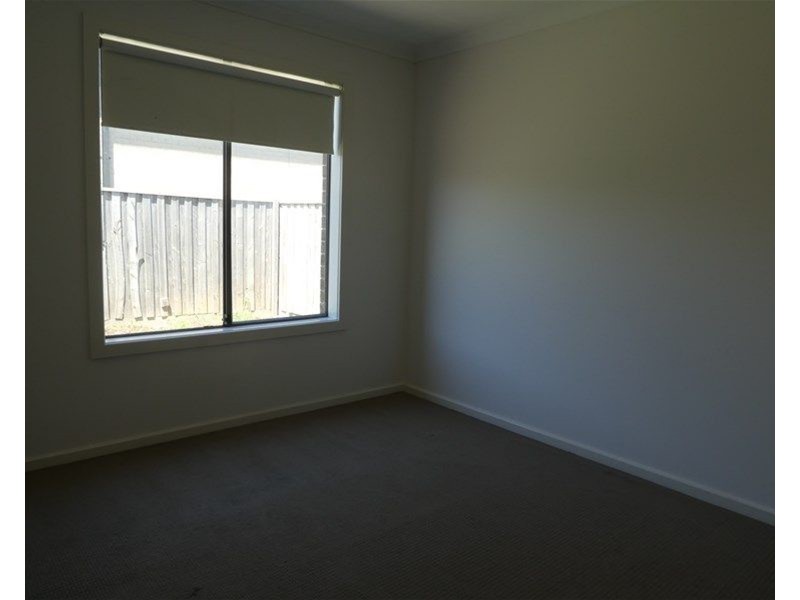 4 Glenelg Street, Clyde North VIC 3978