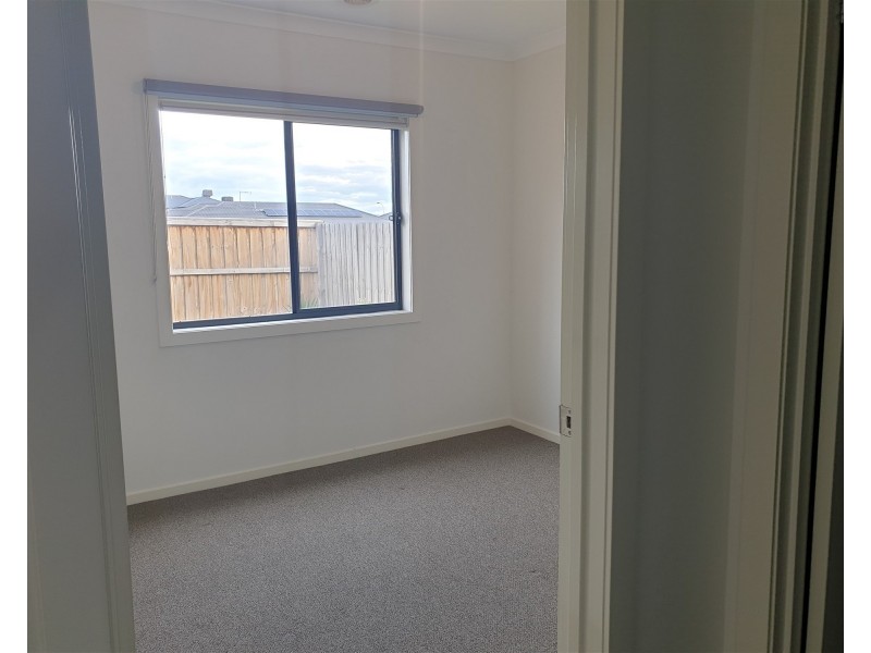 24 Hekela Street, Clyde North VIC 3978