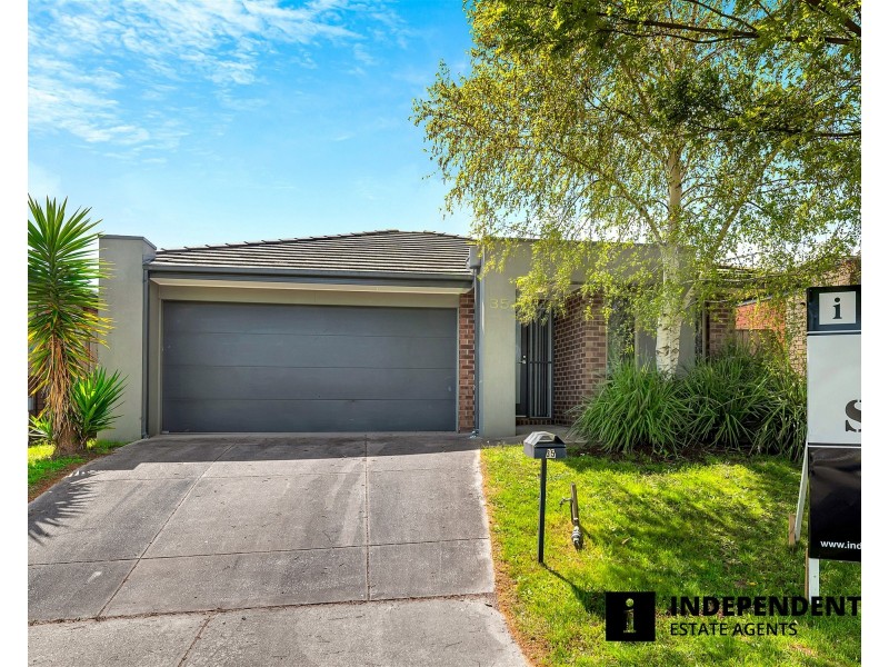 35 Kimberley Grove, Pakenham VIC 3810
