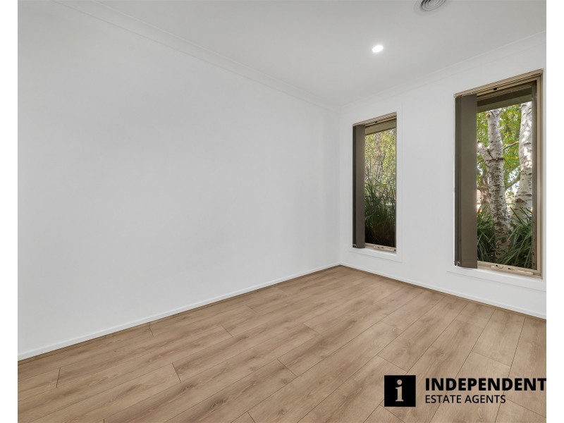 35 Kimberley Grove, Pakenham VIC 3810