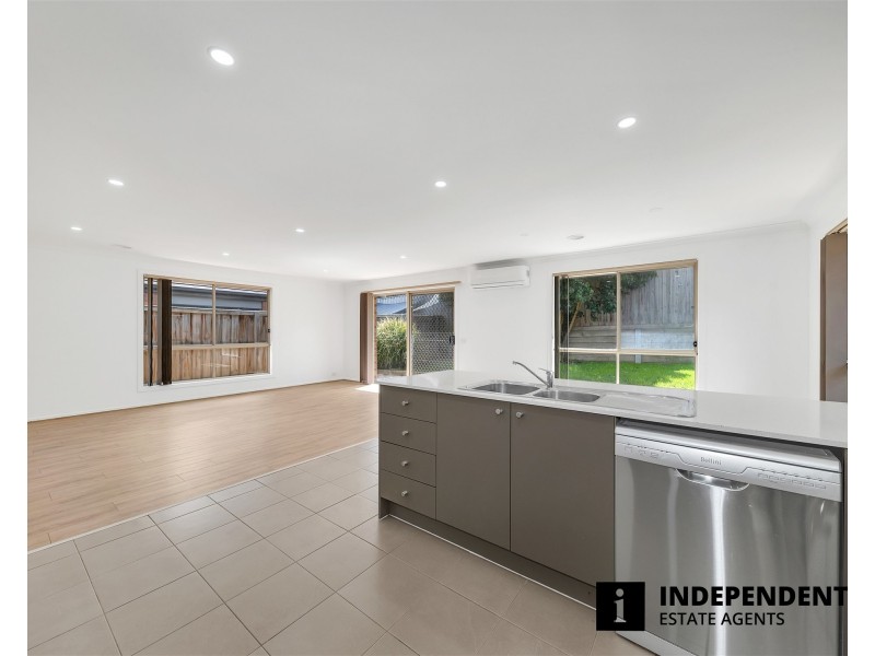 35 Kimberley Grove, Pakenham VIC 3810
