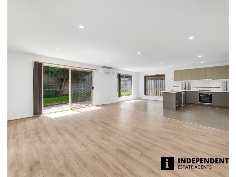 35 Kimberley Grove, Pakenham VIC 3810