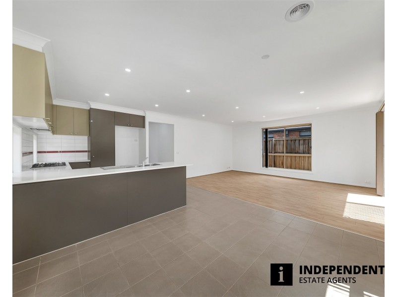 35 Kimberley Grove, Pakenham VIC 3810