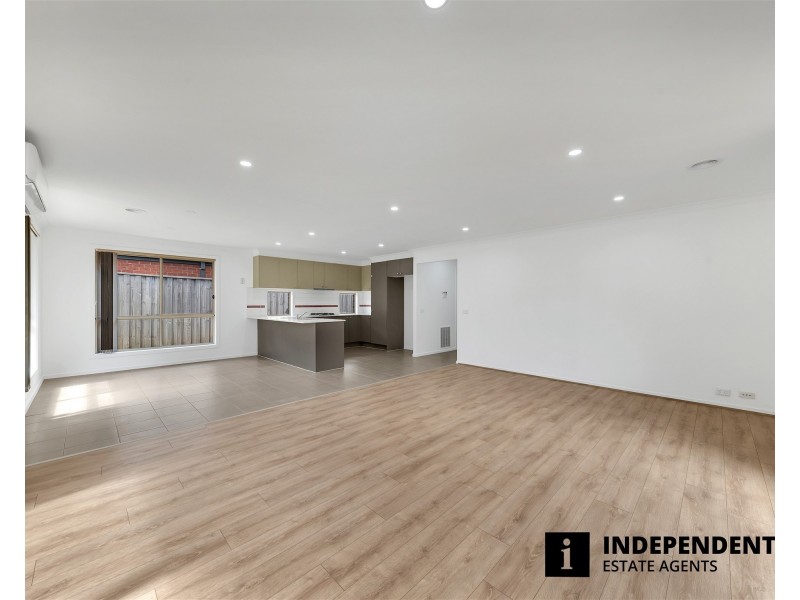 35 Kimberley Grove, Pakenham VIC 3810