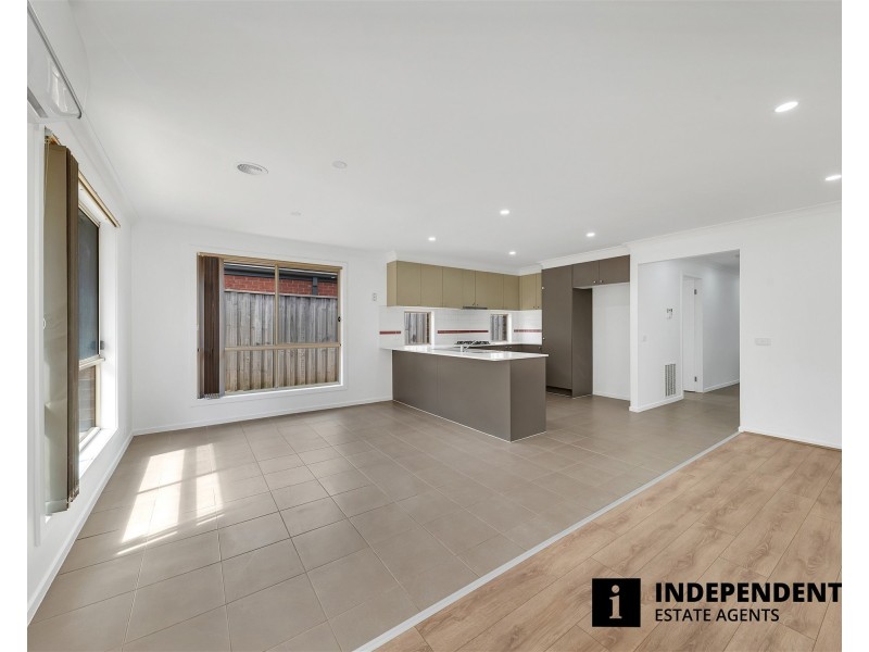 35 Kimberley Grove, Pakenham VIC 3810