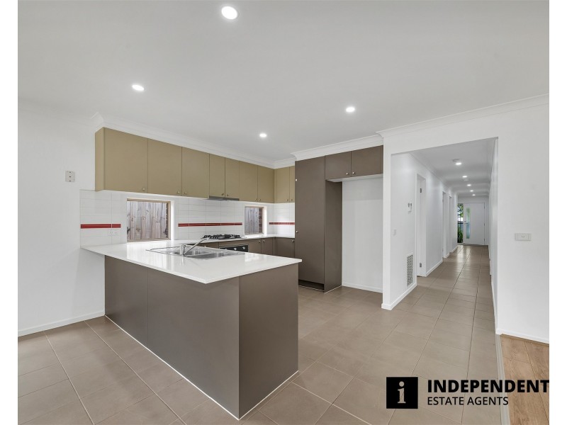 35 Kimberley Grove, Pakenham VIC 3810