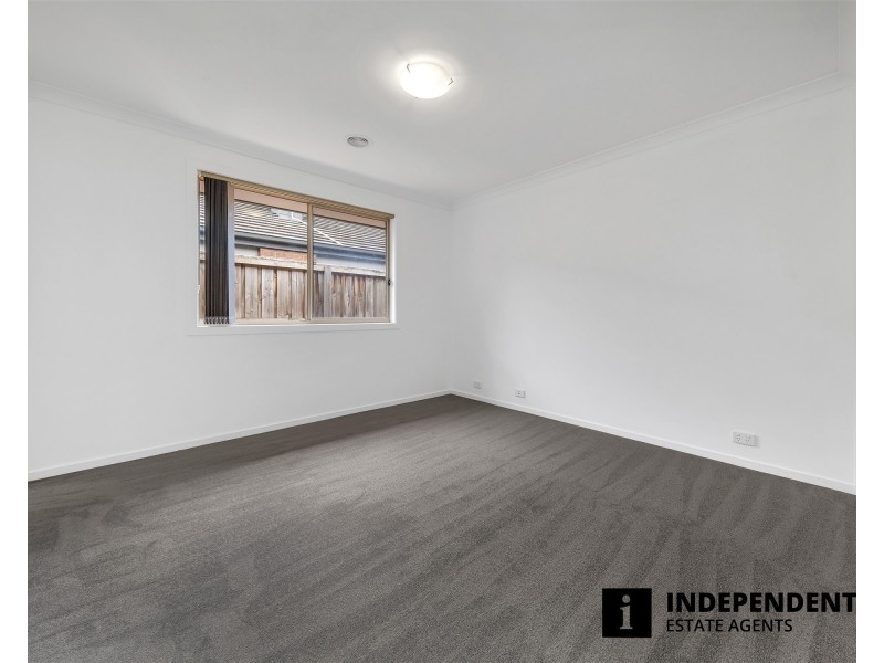 35 Kimberley Grove, Pakenham VIC 3810