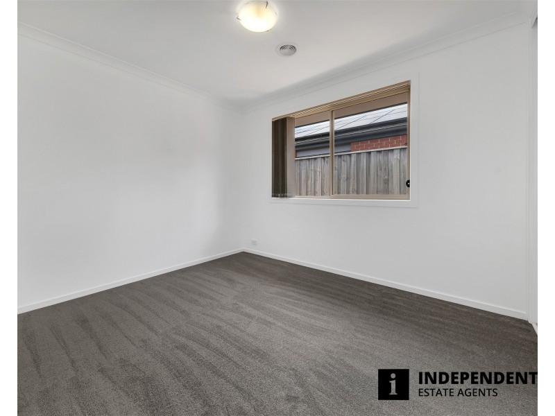 35 Kimberley Grove, Pakenham VIC 3810