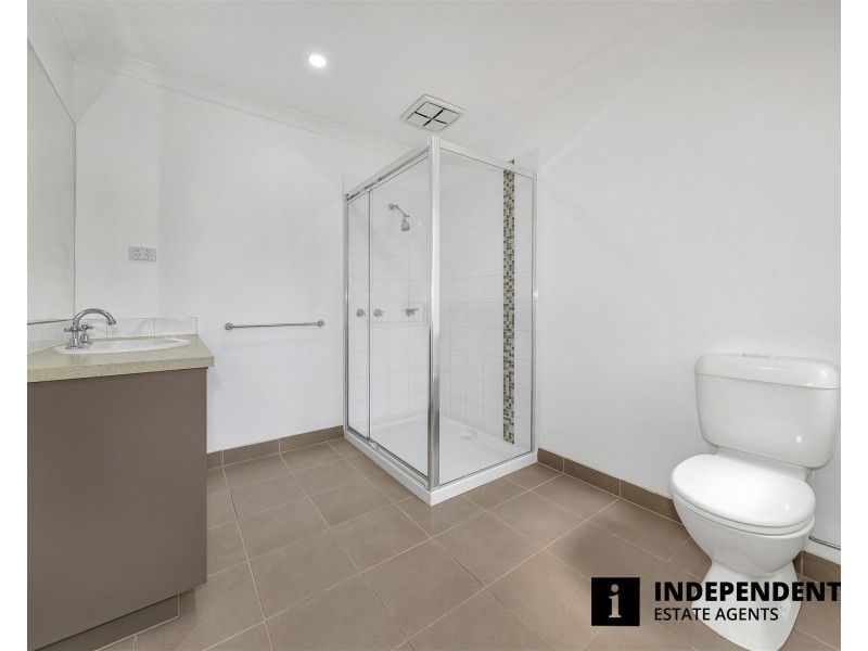 35 Kimberley Grove, Pakenham VIC 3810