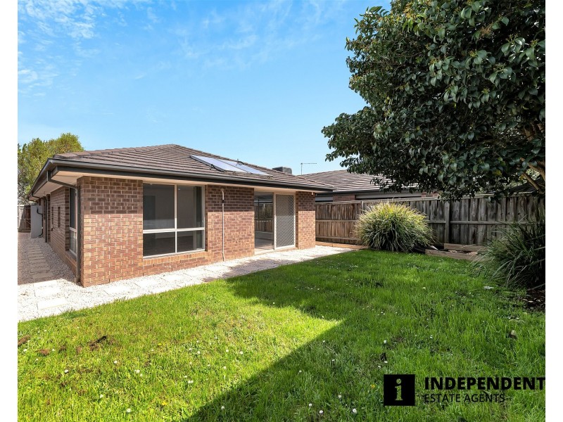 35 Kimberley Grove, Pakenham VIC 3810