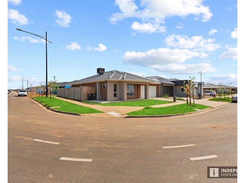 16  Metroon Drive, Melton South VIC 3338