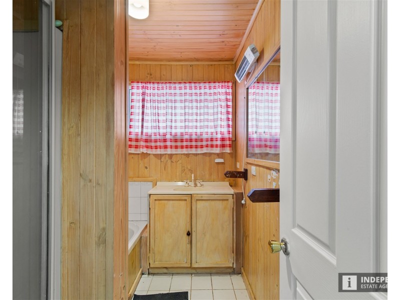 96 Station Road, Melton South VIC 3338