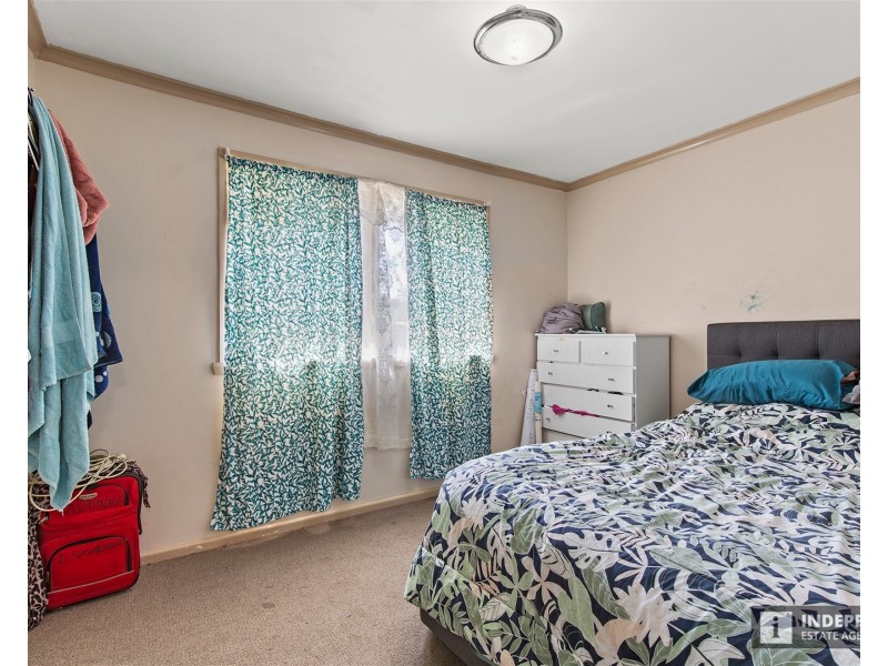 96 Station Road, Melton South VIC 3338