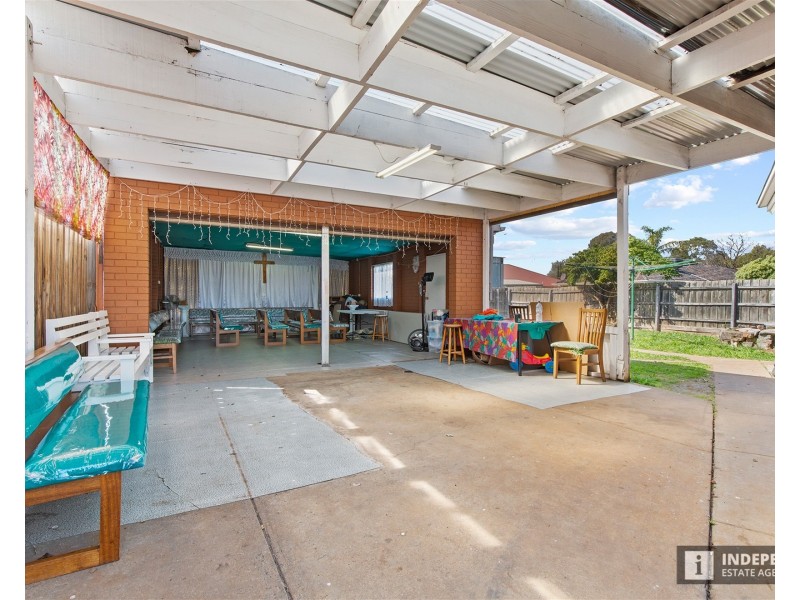 96 Station Road, Melton South VIC 3338