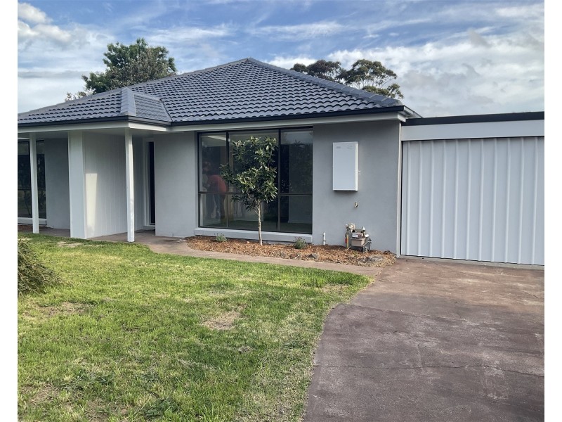 2/103 DUNSTERVILLE CRESCENT, Frankston VIC 3199