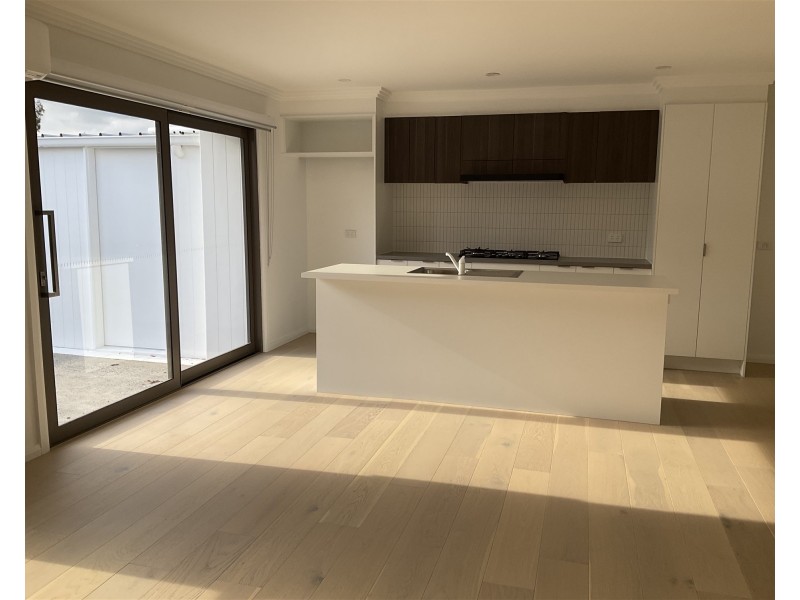 2/103 DUNSTERVILLE CRESCENT, Frankston VIC 3199