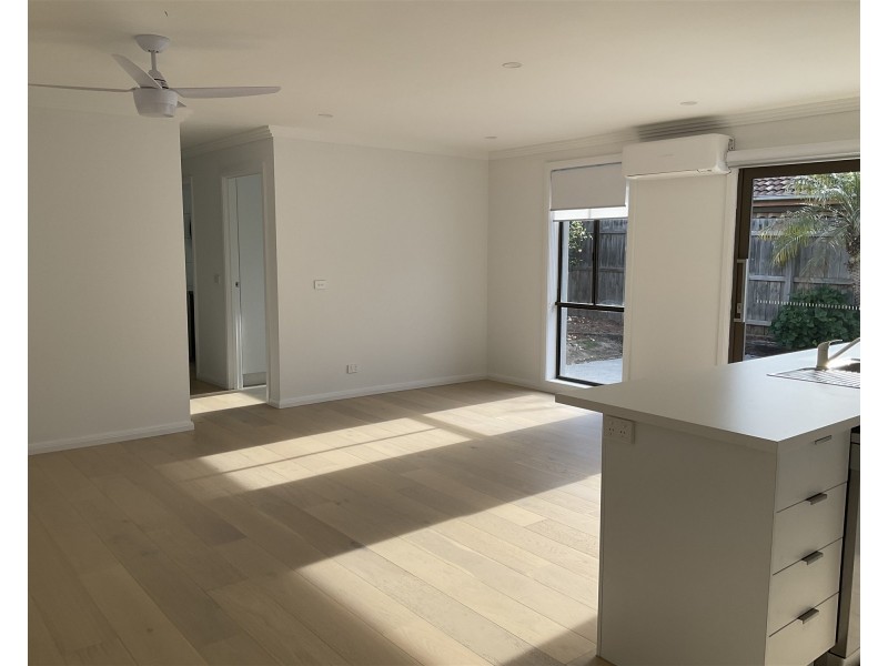 2/103 DUNSTERVILLE CRESCENT, Frankston VIC 3199