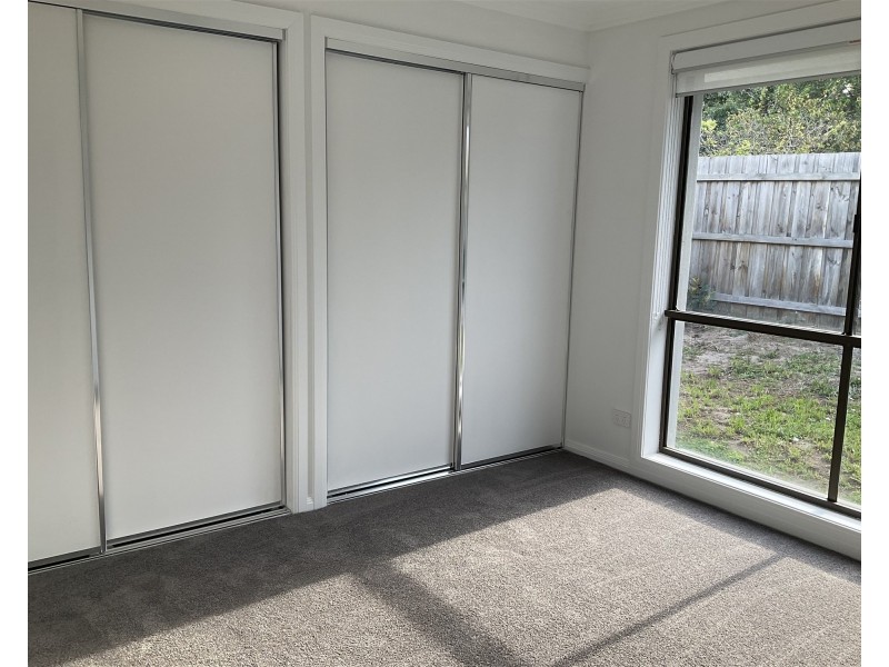 2/103 DUNSTERVILLE CRESCENT, Frankston VIC 3199