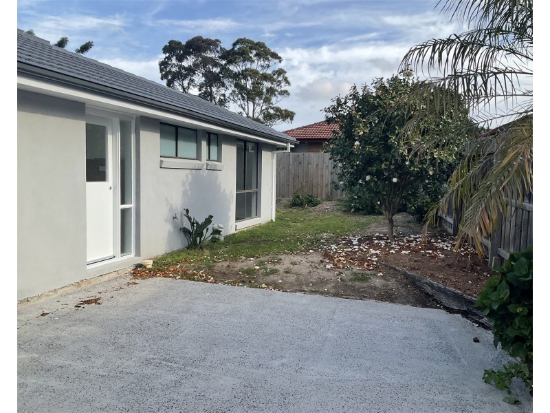 2/103 DUNSTERVILLE CRESCENT, Frankston VIC 3199
