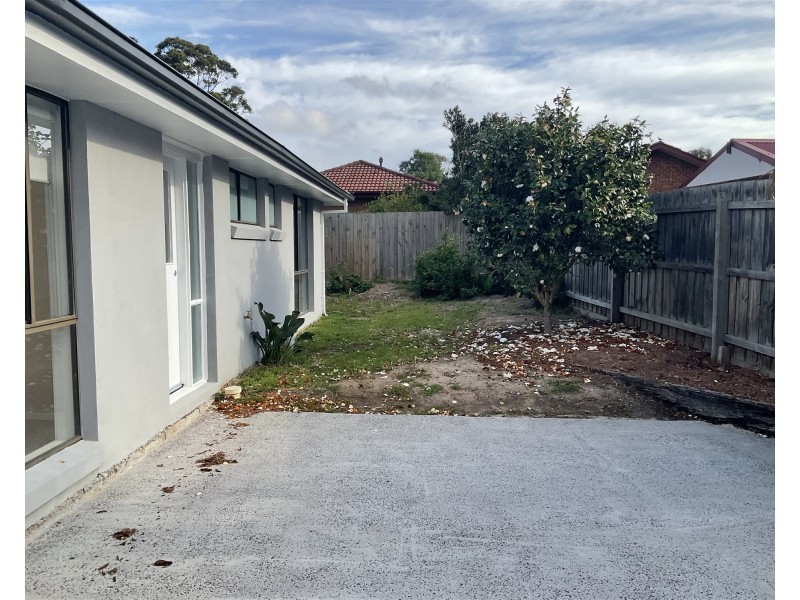 2/103 DUNSTERVILLE CRESCENT, Frankston VIC 3199