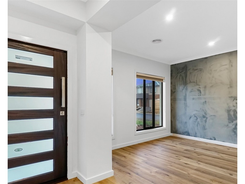 44 Linacre crescent, Melton South VIC 3338