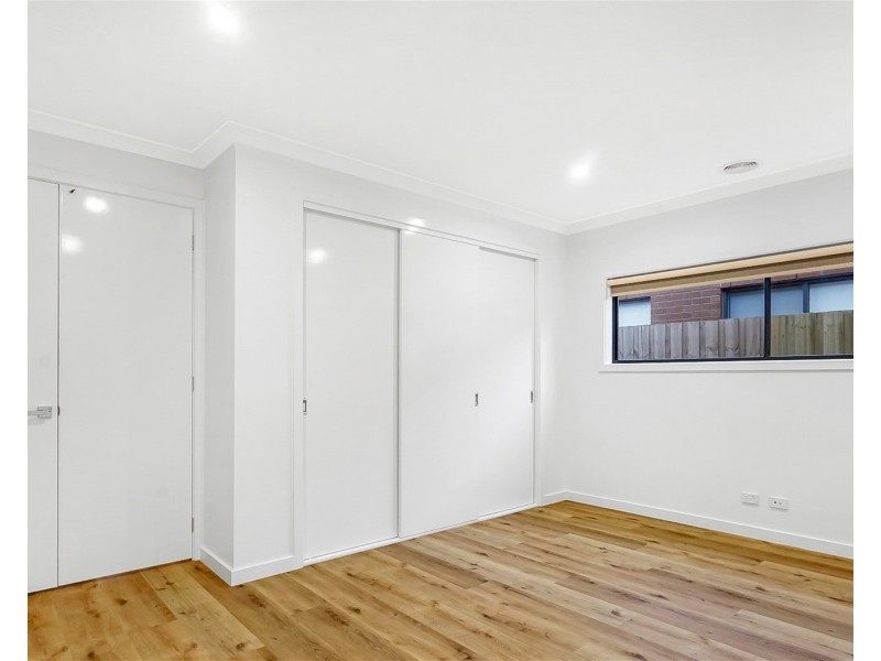 44 Linacre crescent, Melton South VIC 3338