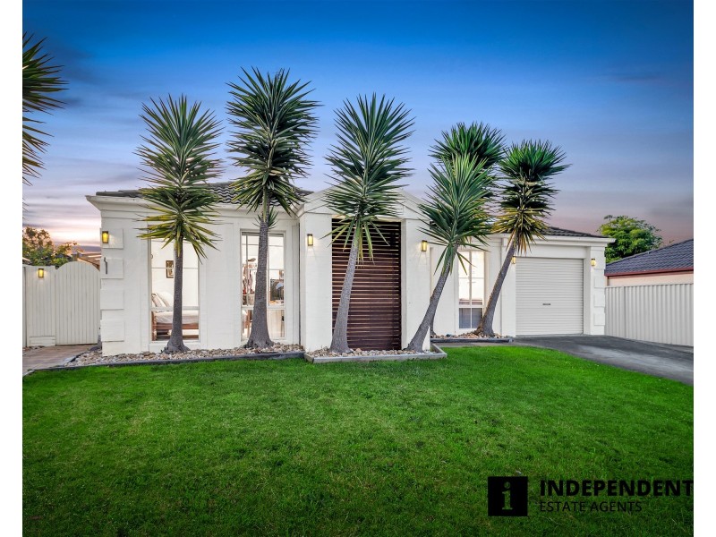33 MONAHANS ROAD, Cranbourne West VIC 3977