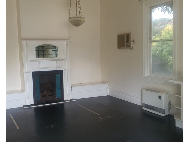 8 Exford Road, Melton South VIC 3338