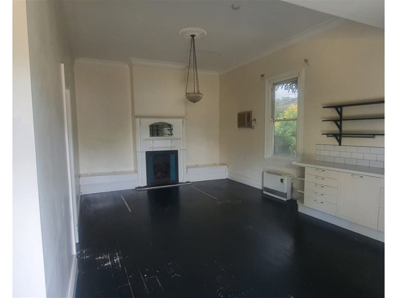 8 Exford Road, Melton South VIC 3338