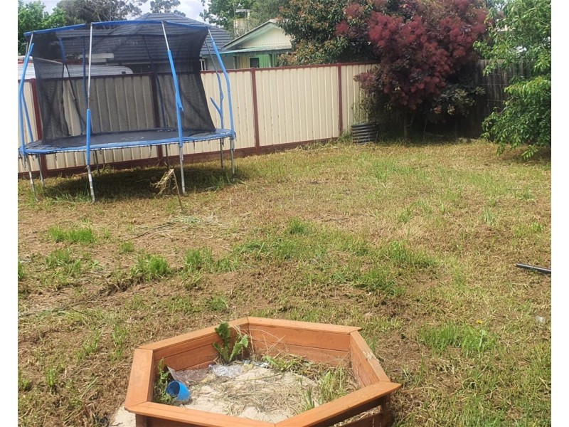 8 Exford Road, Melton South VIC 3338