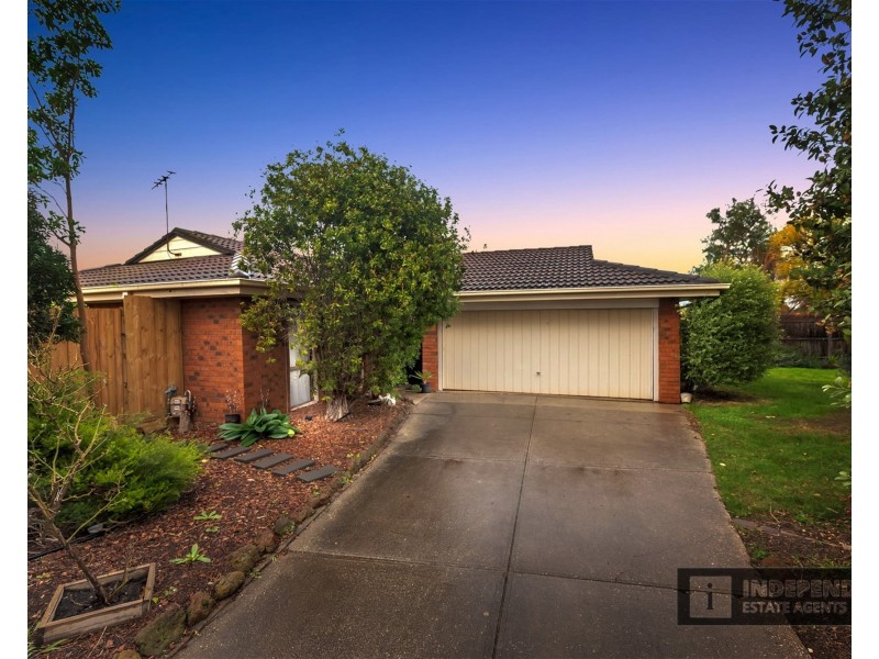 2 Cambrian Wy, Melton VIC 3337